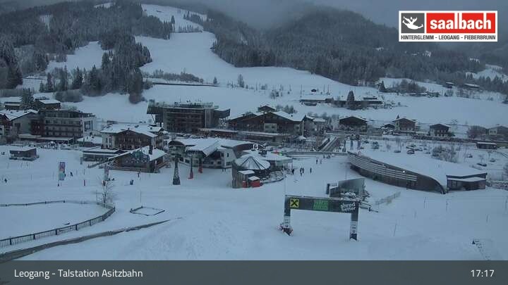 Archived image Webcam Asitzbahn Base Station in Leogang