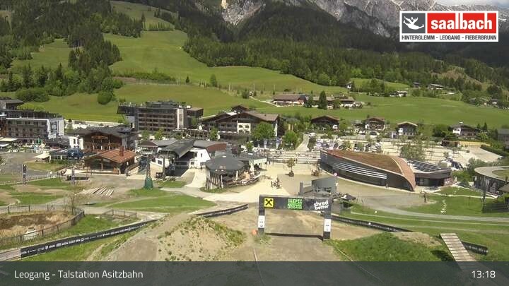 Archived image Webcam Asitzbahn Base Station in Leogang