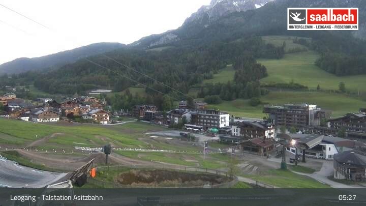 Archived image Webcam Asitzbahn Base Station in Leogang