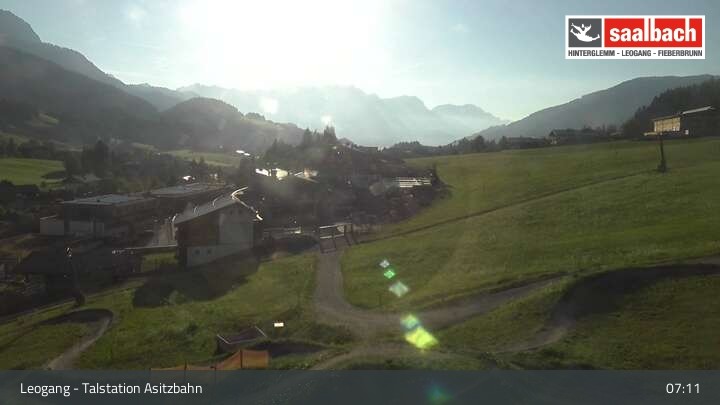 Archived image Webcam Asitzbahn Base Station in Leogang