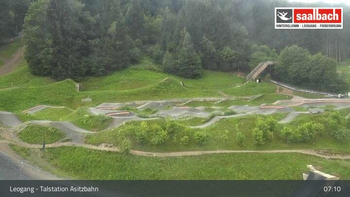 Archived image Webcam Asitzbahn Base Station in Leogang