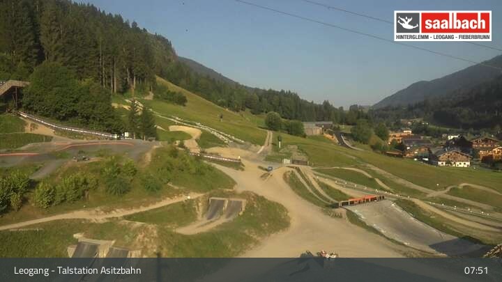 Archived image Webcam Asitzbahn Base Station in Leogang