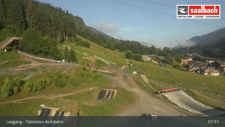 Archived image Webcam Asitzbahn Base Station in Leogang