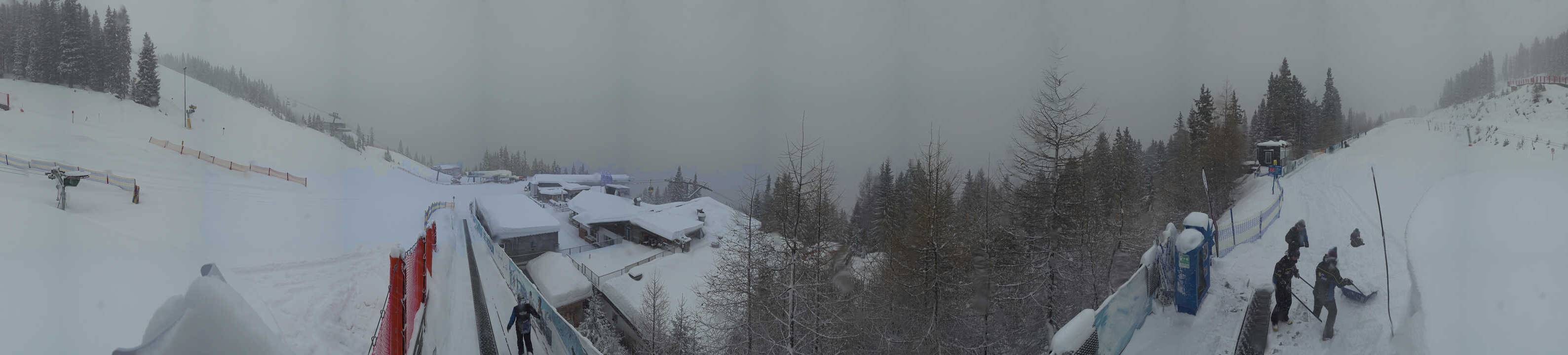 Archived image Webcam Bergbahnen See in Tyrol - Medrig Center