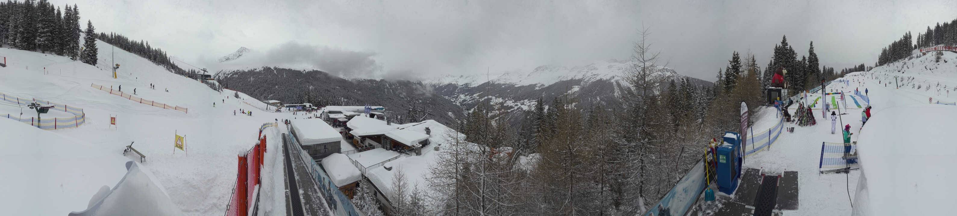 Archived image Webcam Bergbahnen See in Tyrol - Medrig Center