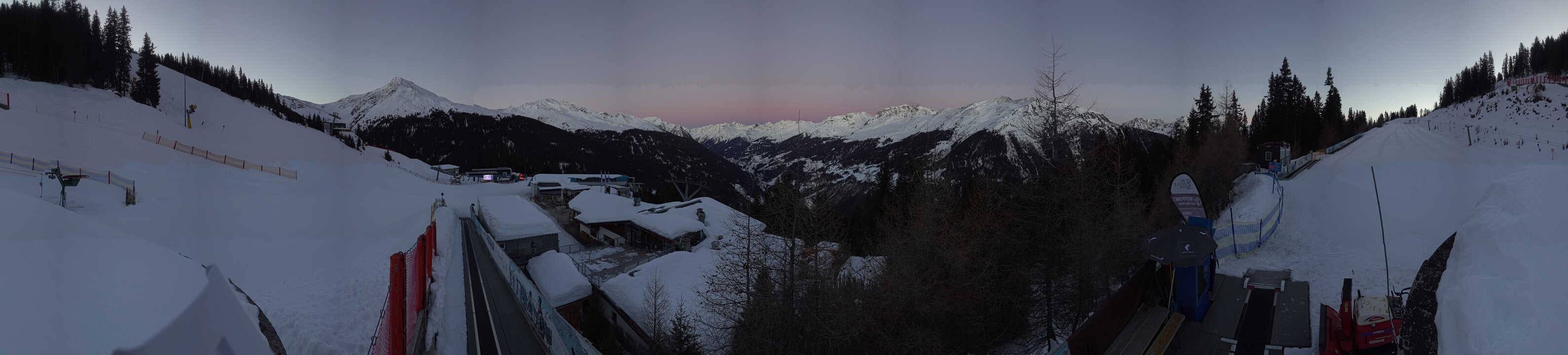 Archived image Webcam Bergbahnen See in Tyrol - Medrig Center