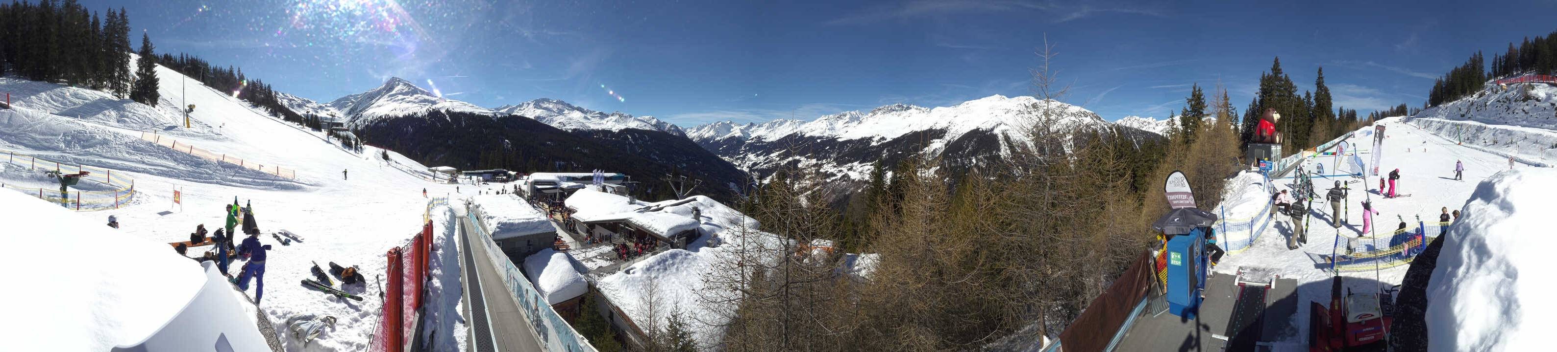 Archived image Webcam Bergbahnen See in Tyrol - Medrig Center