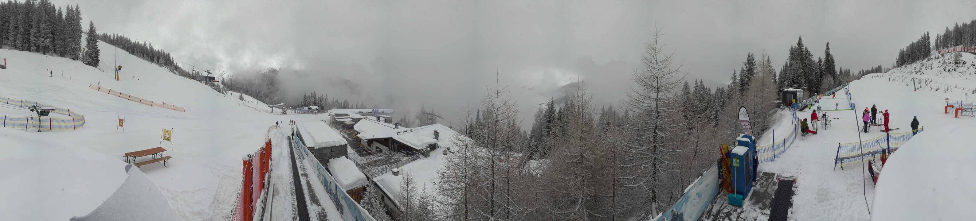 Archived image Webcam Bergbahnen See in Tyrol - Medrig Center