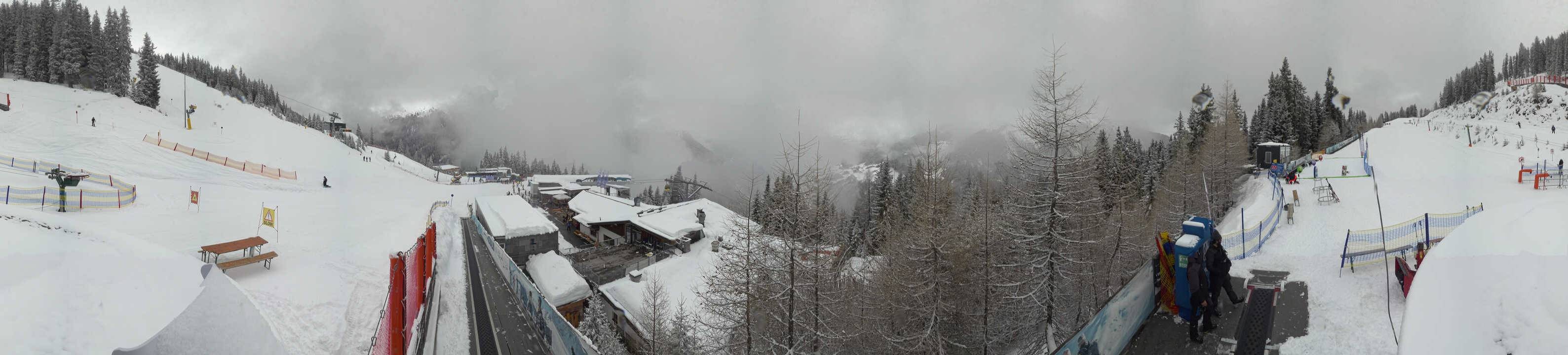 Archived image Webcam Bergbahnen See in Tyrol - Medrig Center