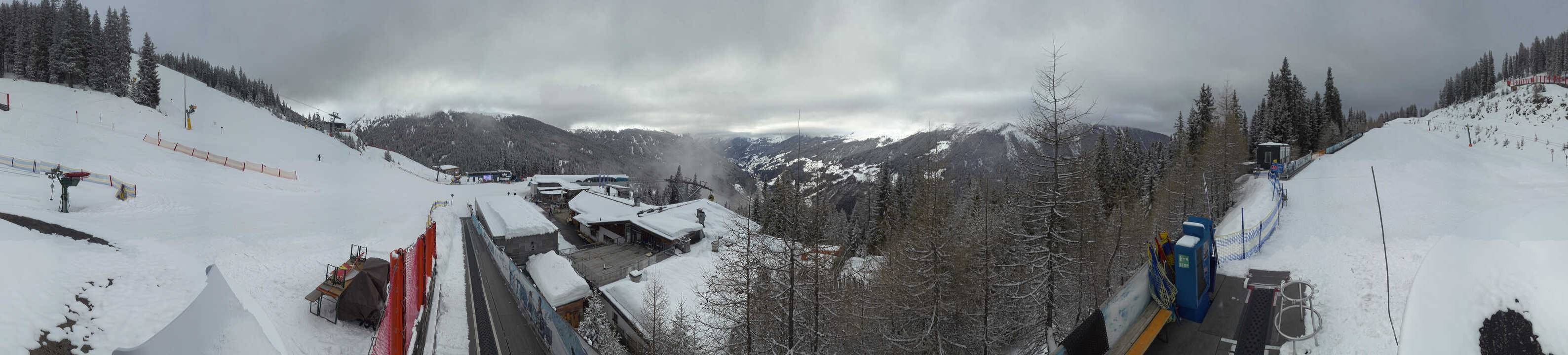 Archived image Webcam Bergbahnen See in Tyrol - Medrig Center