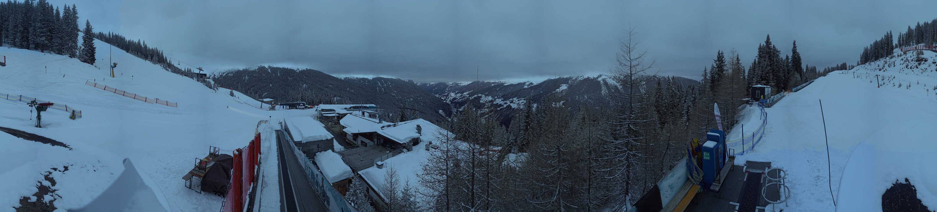 Archived image Webcam Bergbahnen See in Tyrol - Medrig Center