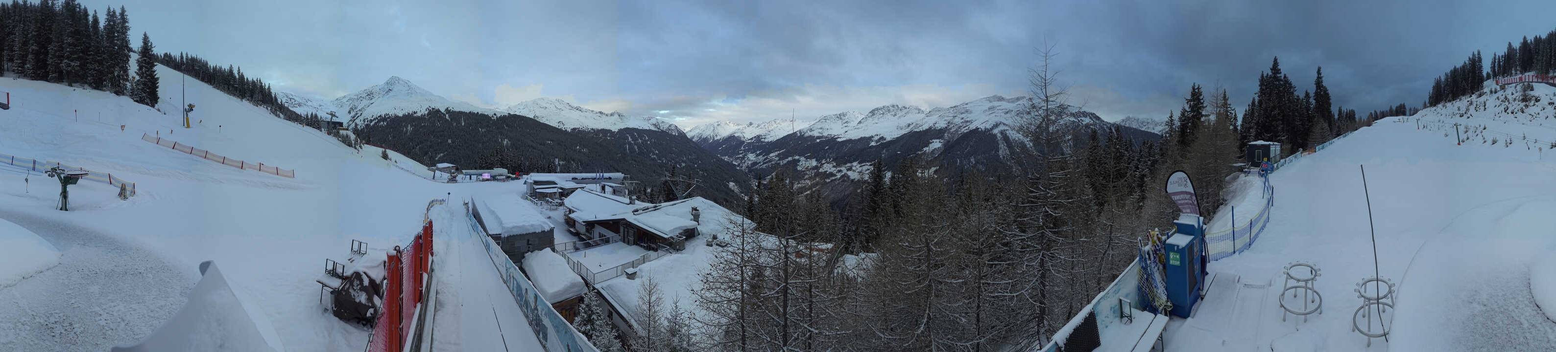 Archived image Webcam Bergbahnen See in Tyrol - Medrig Center