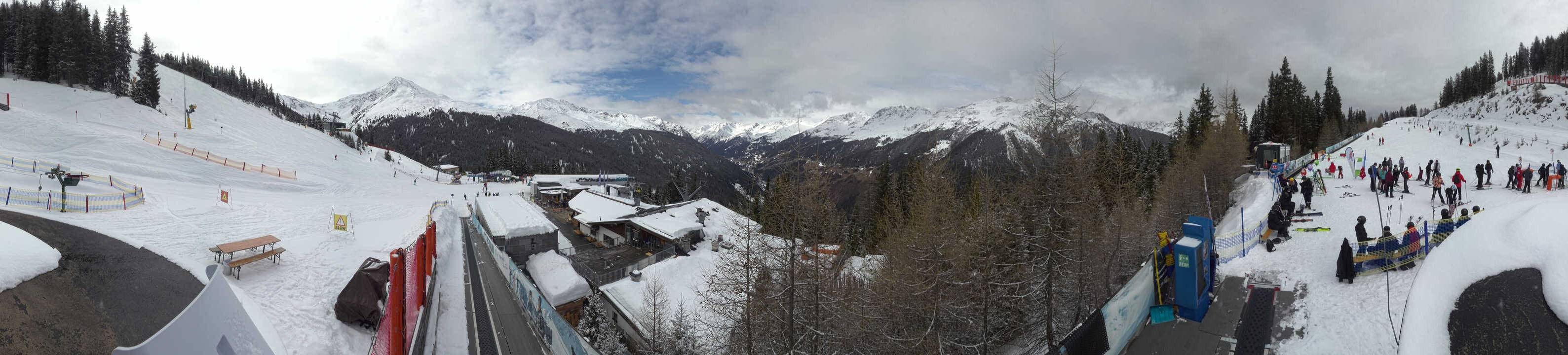 Archived image Webcam Bergbahnen See in Tyrol - Medrig Center