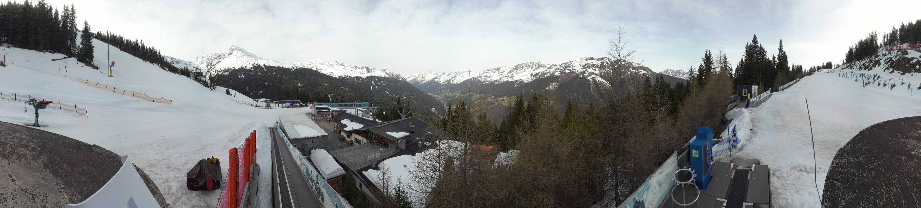 Archived image Webcam Bergbahnen See in Tyrol - Medrig Center