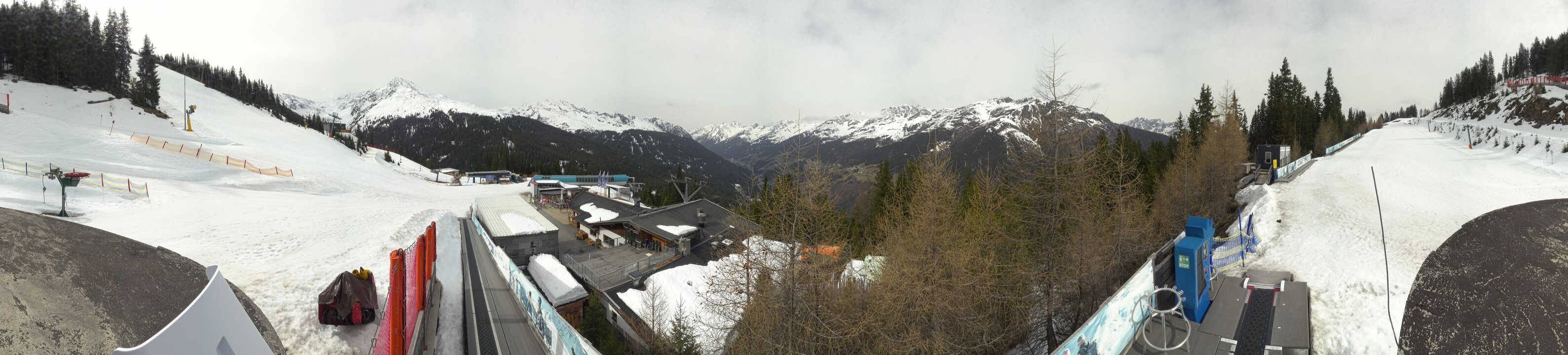 Archived image Webcam Bergbahnen See in Tyrol - Medrig Center