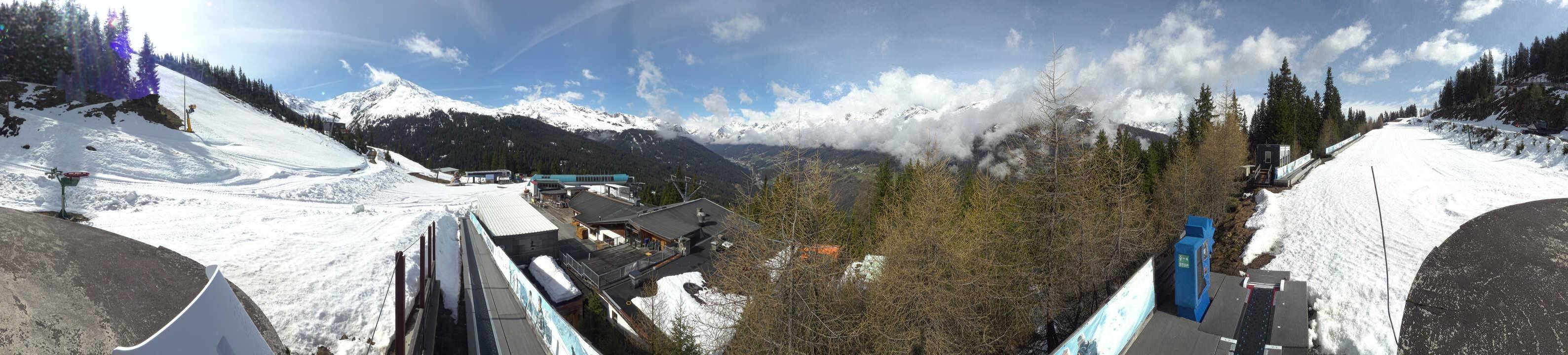 Archived image Webcam Bergbahnen See in Tyrol - Medrig Center