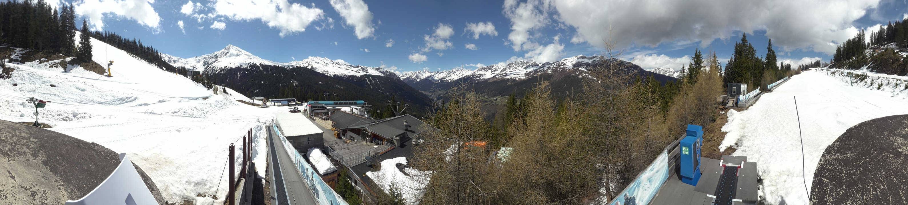 Archived image Webcam Bergbahnen See in Tyrol - Medrig Center