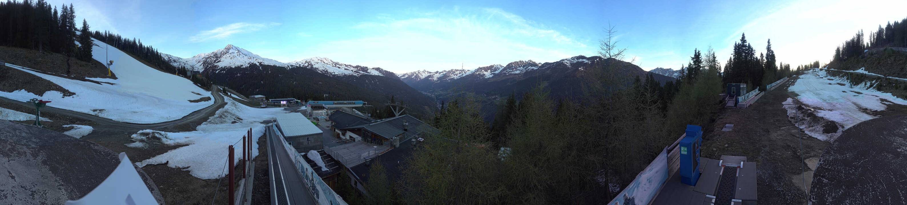 Archived image Webcam Bergbahnen See in Tyrol - Medrig Center