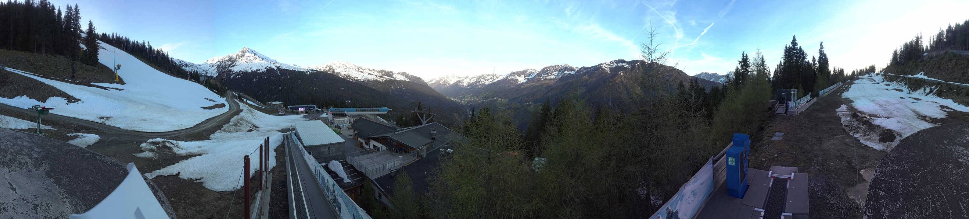 Archived image Webcam Bergbahnen See in Tyrol - Medrig Center