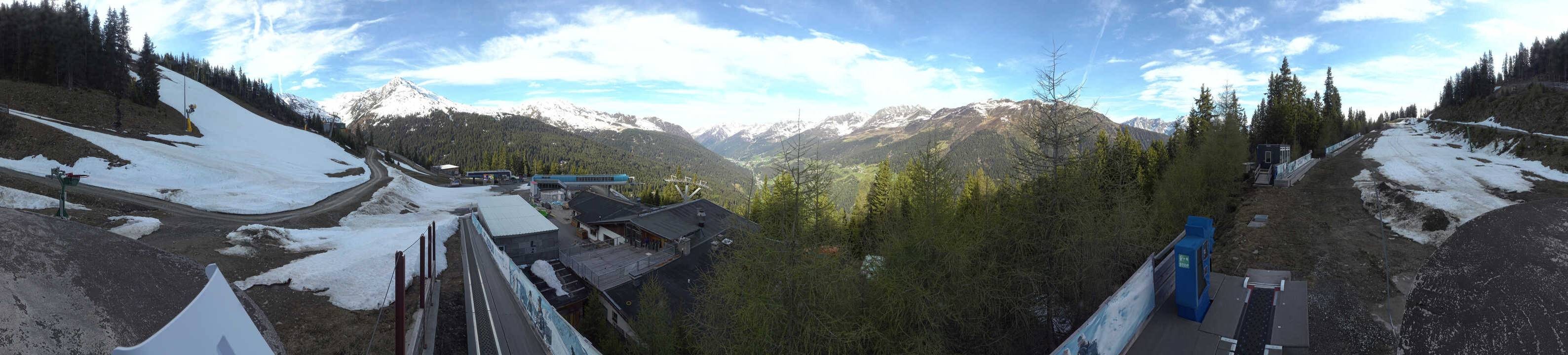 Archived image Webcam Bergbahnen See in Tyrol - Medrig Center