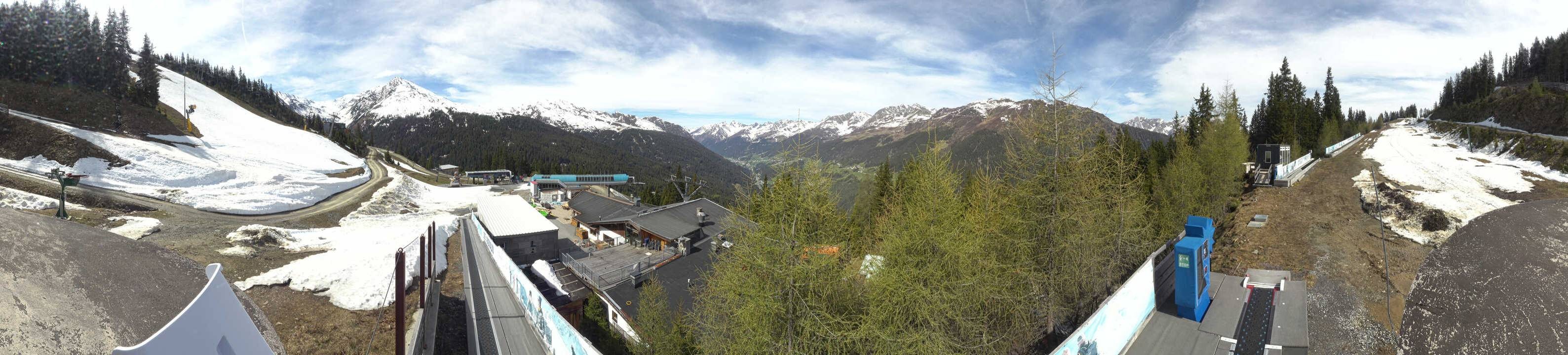 Archived image Webcam Bergbahnen See in Tyrol - Medrig Center