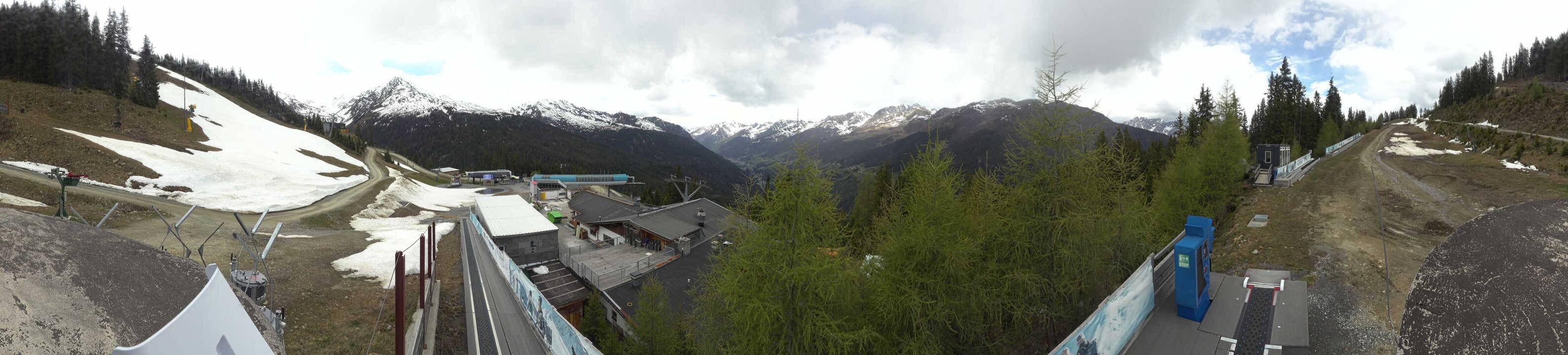 Archived image Webcam Bergbahnen See in Tyrol - Medrig Center