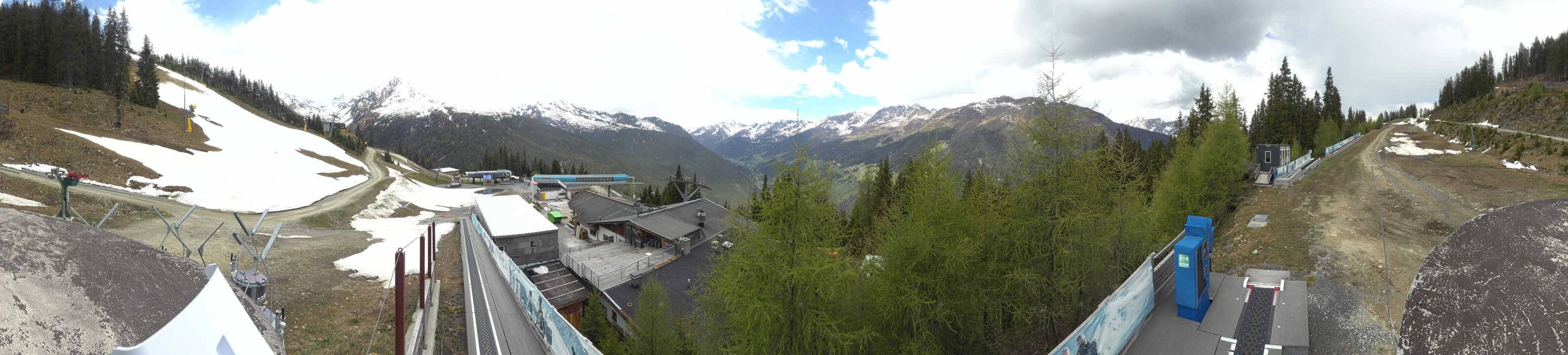 Archived image Webcam Bergbahnen See in Tyrol - Medrig Center