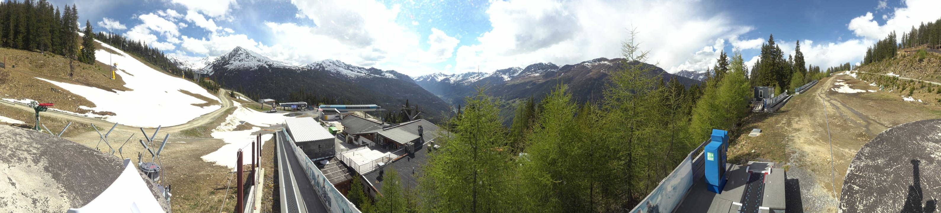 Archived image Webcam Bergbahnen See in Tyrol - Medrig Center