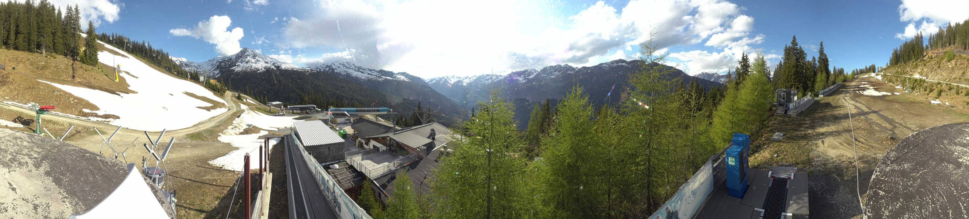 Archived image Webcam Bergbahnen See in Tyrol - Medrig Center