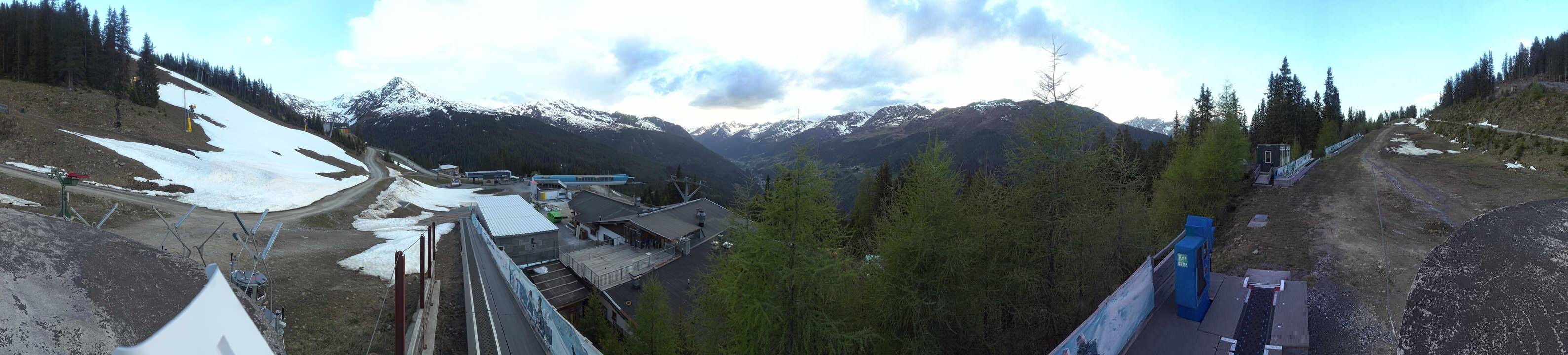Archived image Webcam Bergbahnen See in Tyrol - Medrig Center