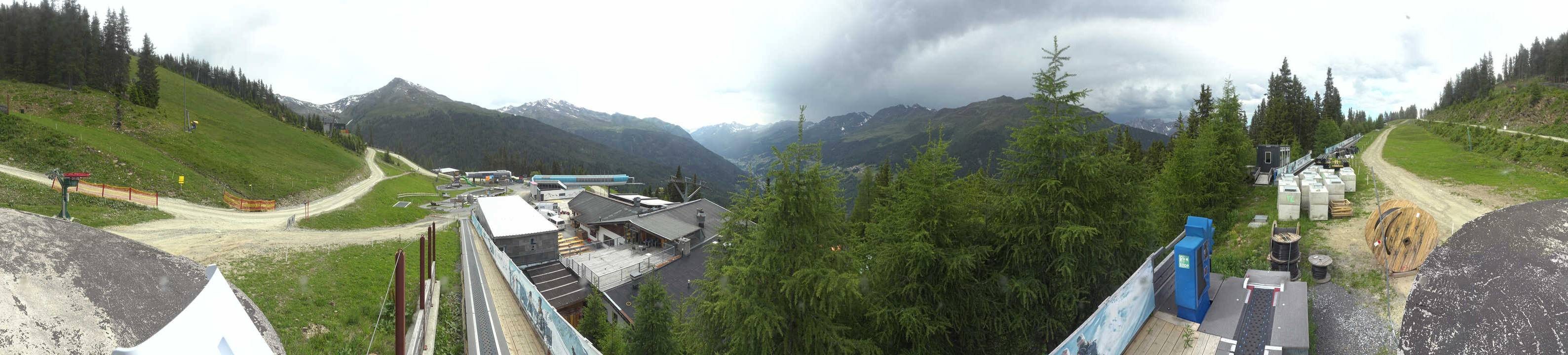 Archived image Webcam Bergbahnen See in Tyrol - Medrig Center