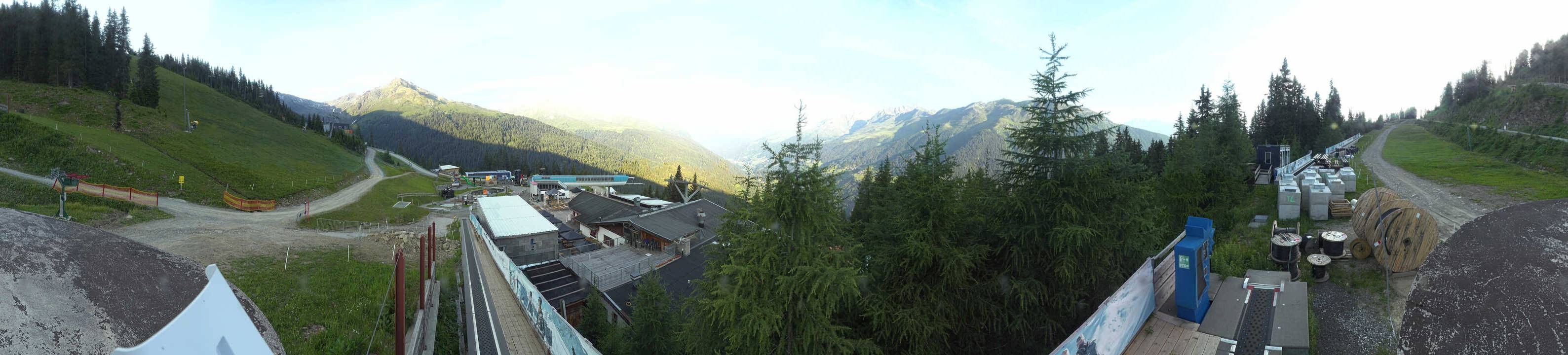 Archived image Webcam Bergbahnen See in Tyrol - Medrig Center