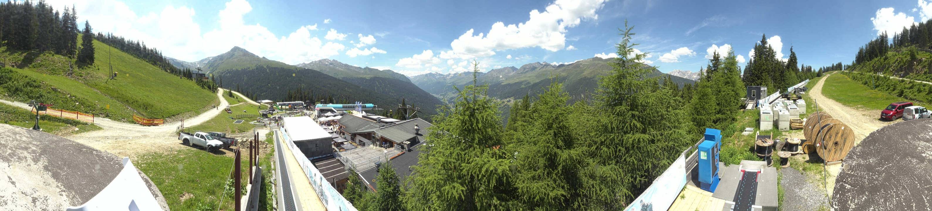 Archived image Webcam Bergbahnen See in Tyrol - Medrig Center