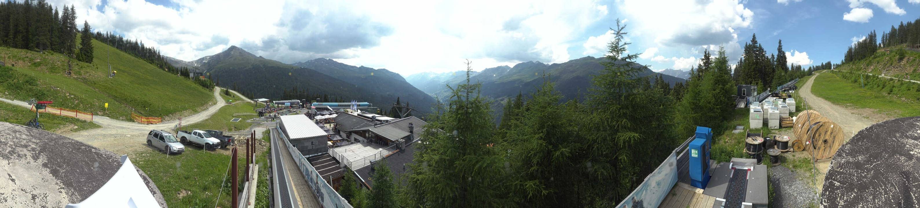 Archived image Webcam Bergbahnen See in Tyrol - Medrig Center