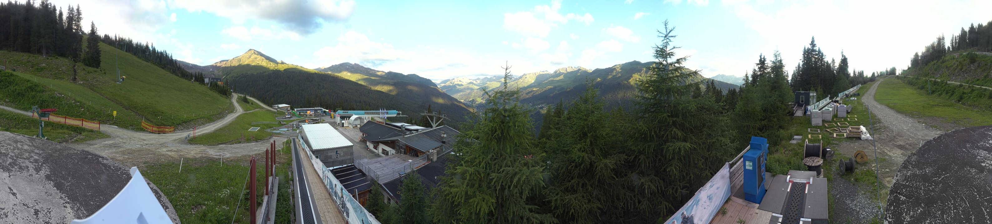 Archived image Webcam Bergbahnen See in Tyrol - Medrig Center