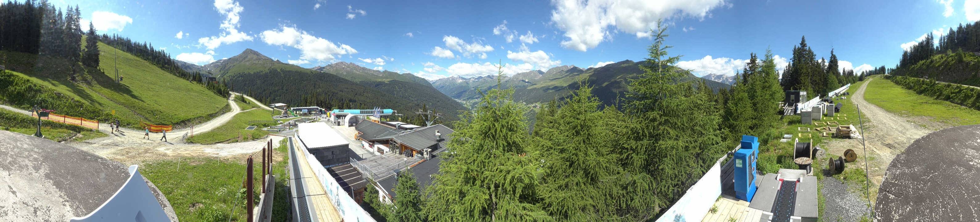 Archived image Webcam Bergbahnen See in Tyrol - Medrig Center