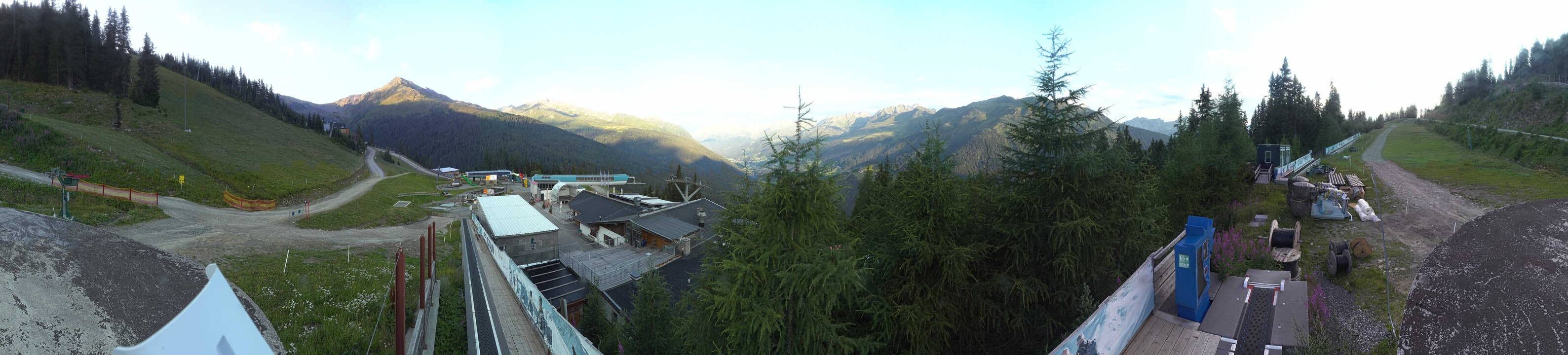 Archived image Webcam Bergbahnen See in Tyrol - Medrig Center