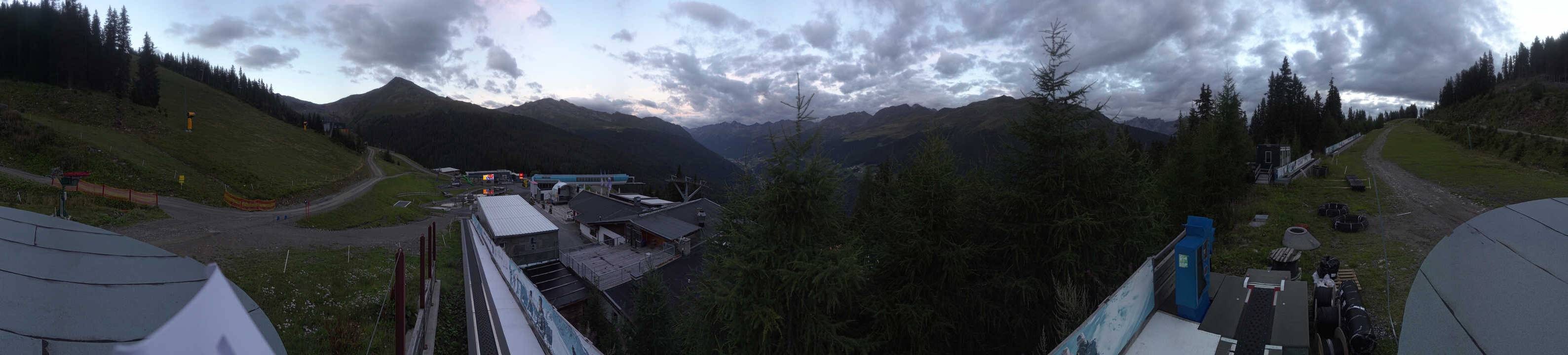 Archived image Webcam Bergbahnen See in Tyrol - Medrig Center