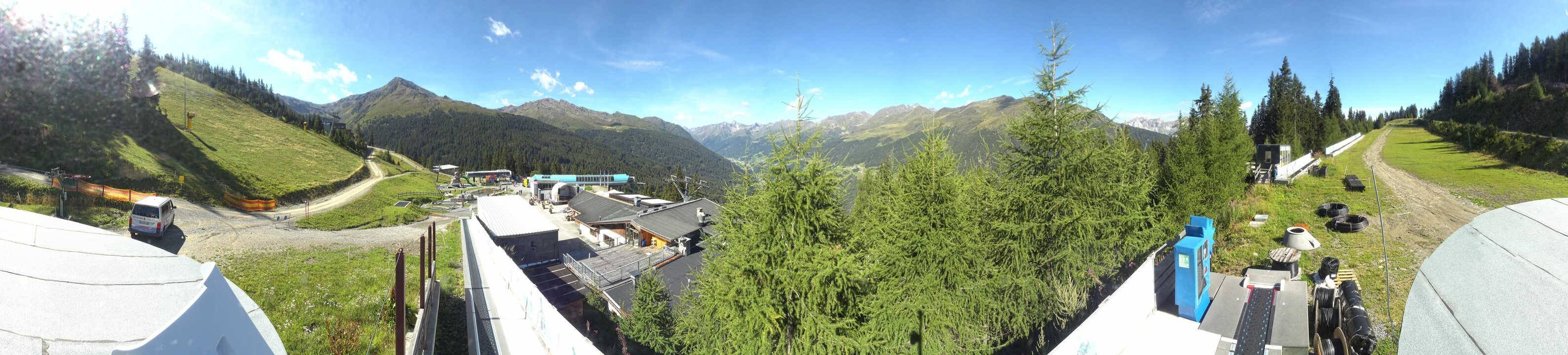 Archived image Webcam Bergbahnen See in Tyrol - Medrig Center
