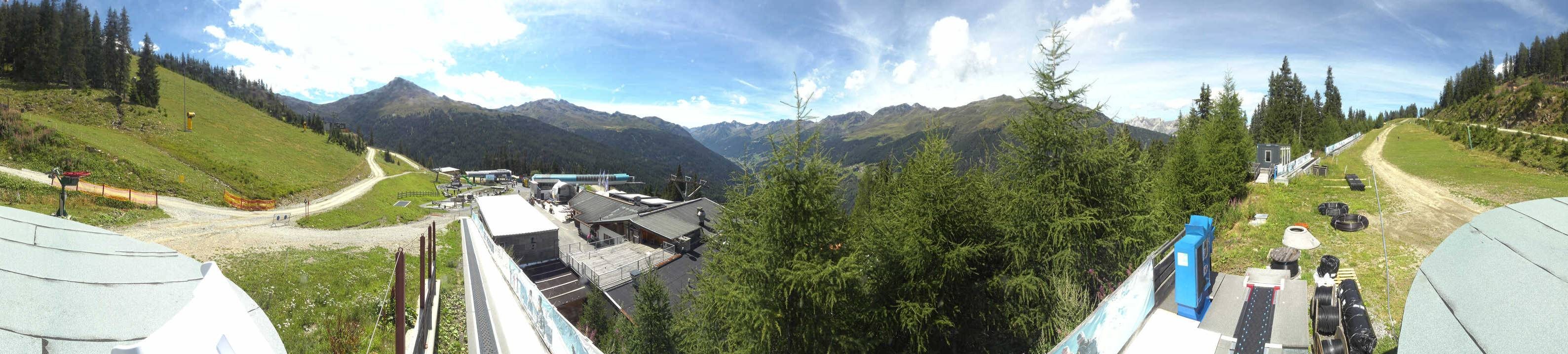 Archived image Webcam Bergbahnen See in Tyrol - Medrig Center
