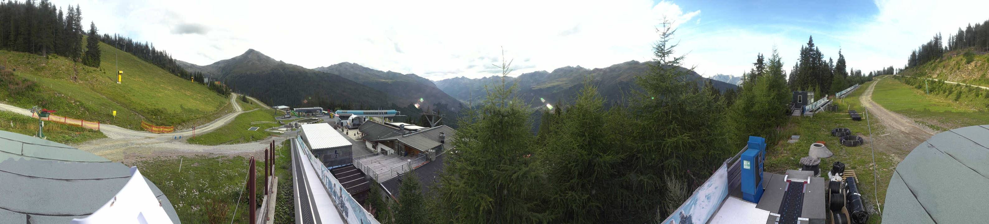 Archived image Webcam Bergbahnen See in Tyrol - Medrig Center