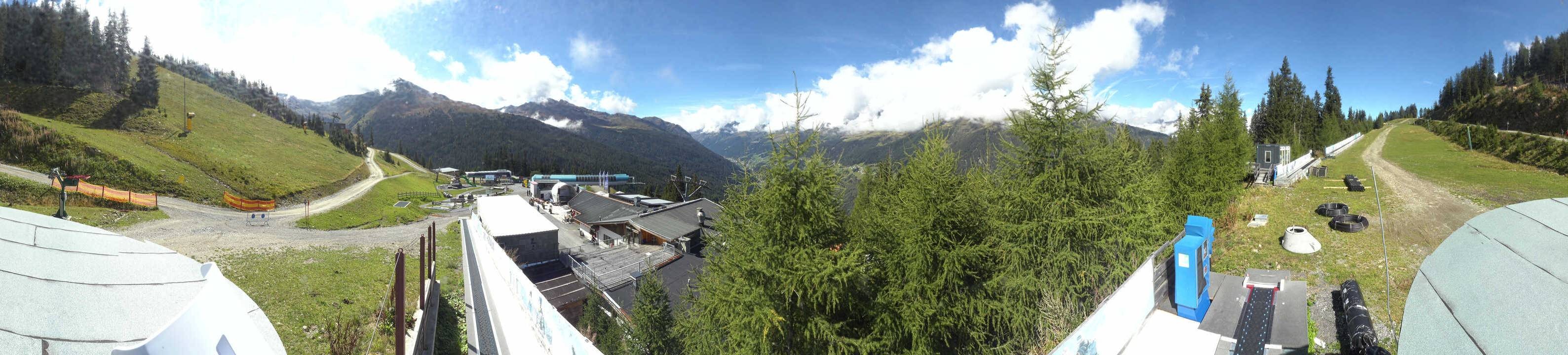 Archived image Webcam Bergbahnen See in Tyrol - Medrig Center