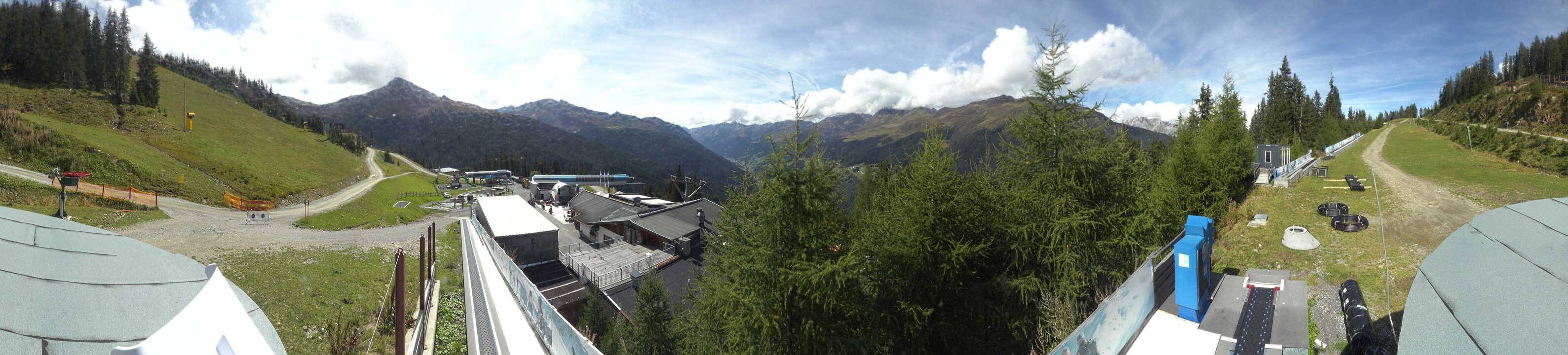 Archived image Webcam Bergbahnen See in Tyrol - Medrig Center