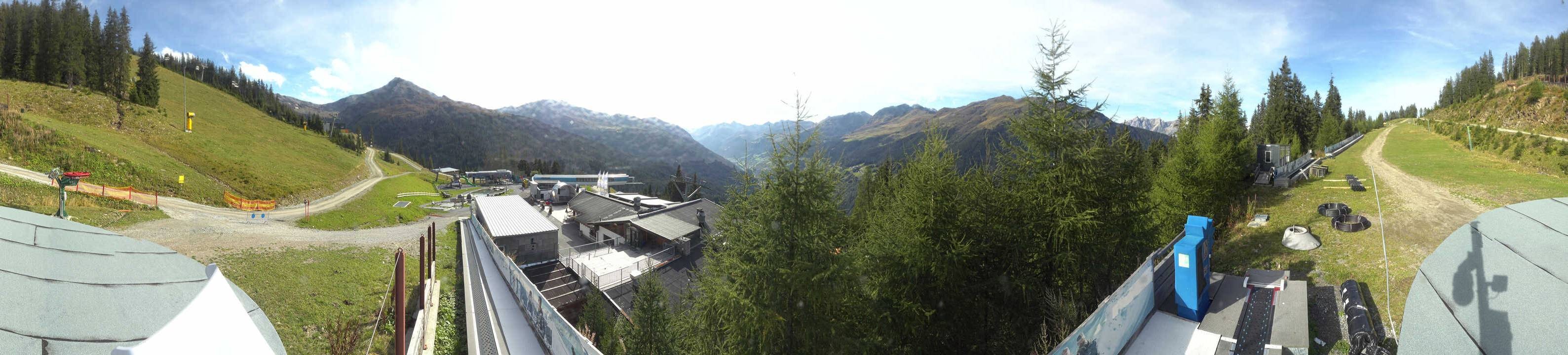 Archived image Webcam Bergbahnen See in Tyrol - Medrig Center