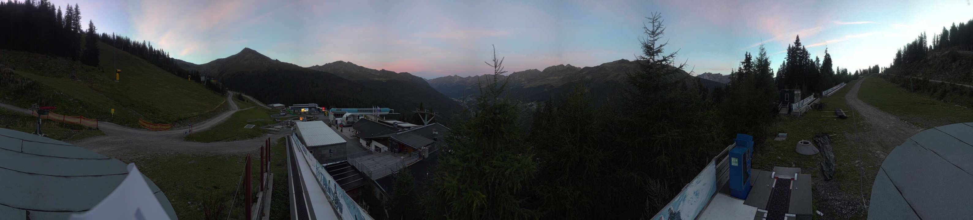 Archived image Webcam Bergbahnen See in Tyrol - Medrig Center