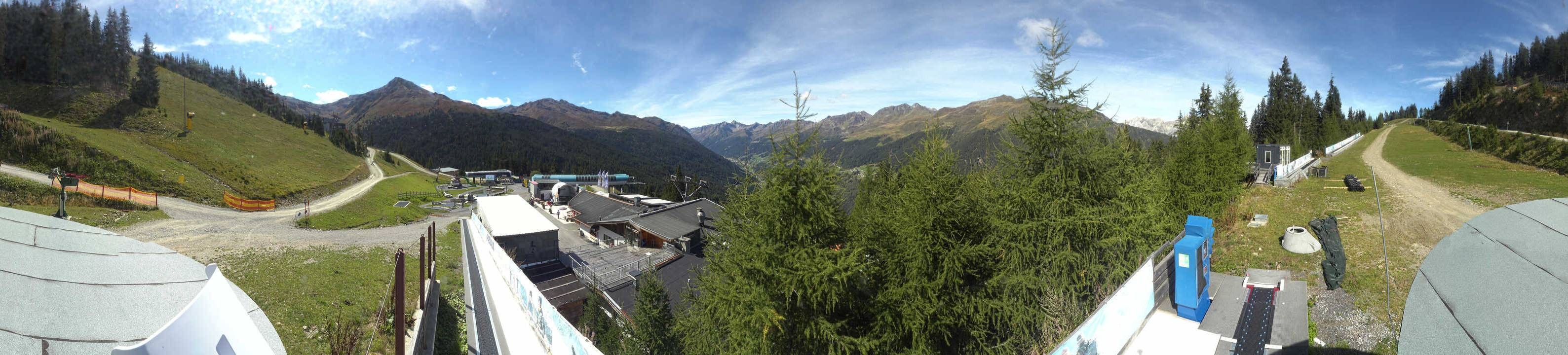Archived image Webcam Bergbahnen See in Tyrol - Medrig Center