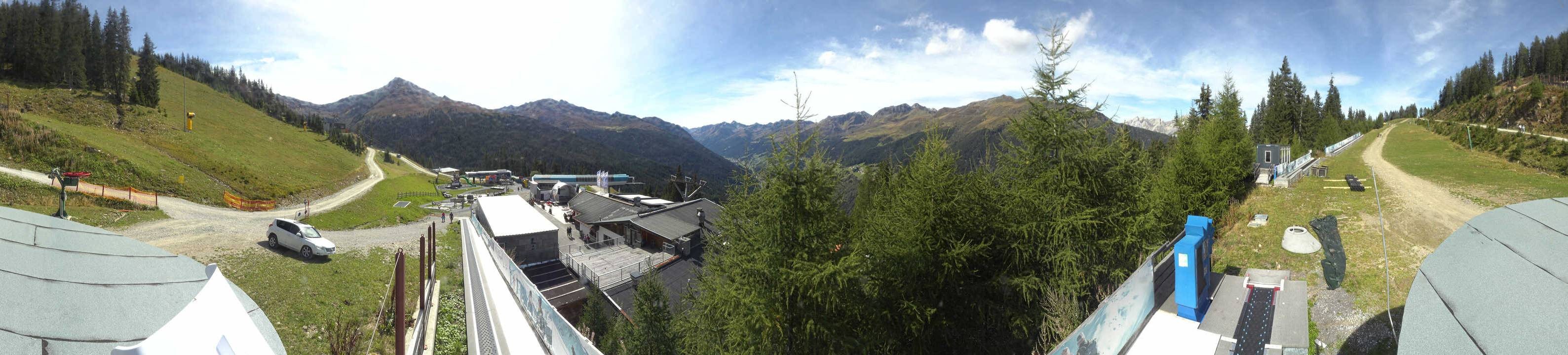 Archived image Webcam Bergbahnen See in Tyrol - Medrig Center
