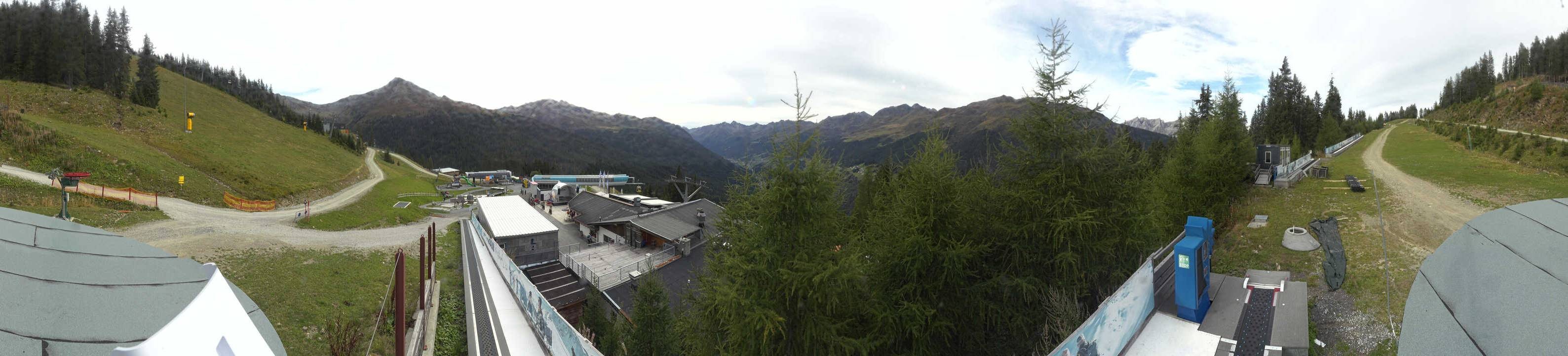 Archived image Webcam Bergbahnen See in Tyrol - Medrig Center