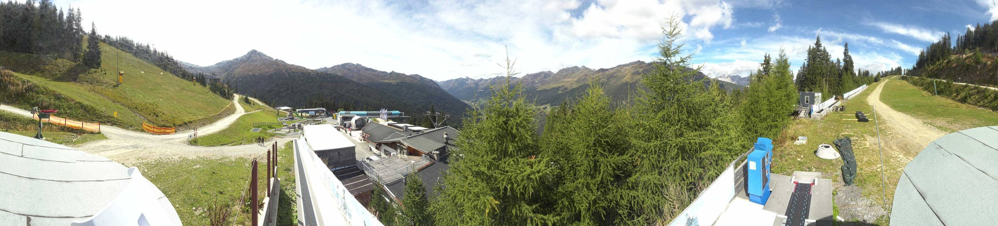 Archived image Webcam Bergbahnen See in Tyrol - Medrig Center