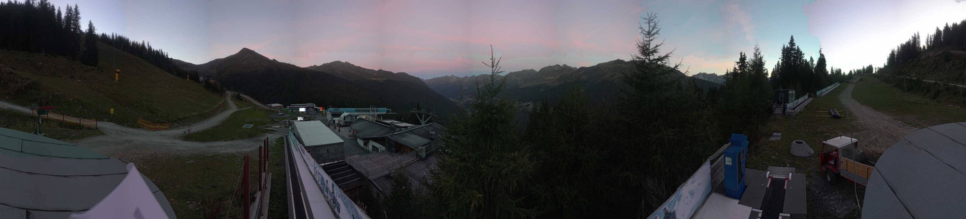 Archived image Webcam Bergbahnen See in Tyrol - Medrig Center